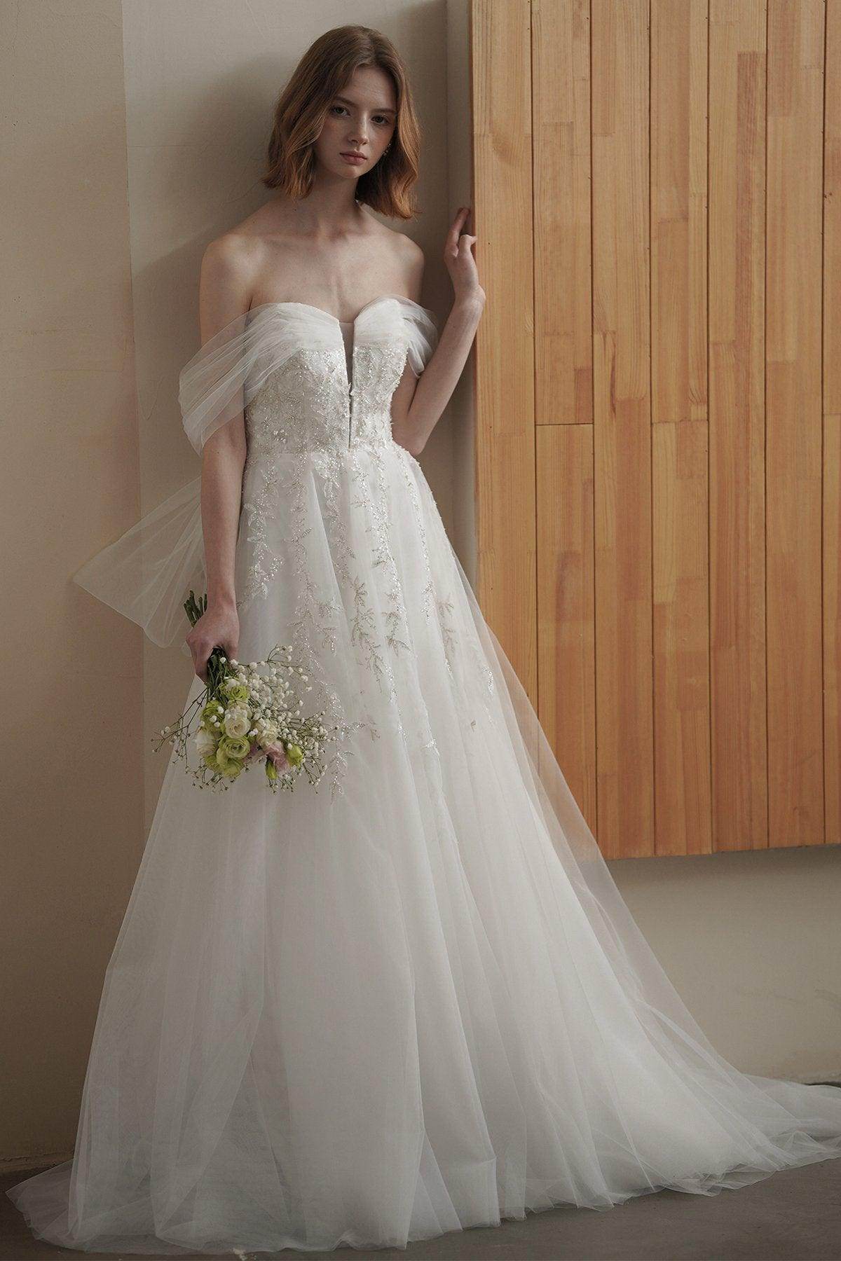 A-Line Sweep-Brush Train Lace Tulle Wedding Dress CW3083 - COCOMELODY